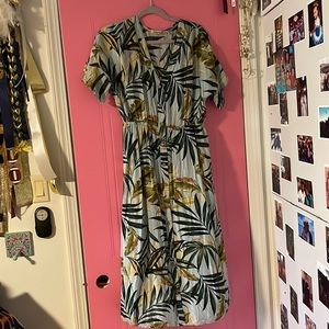 comfy lightweight summer dress with cute palm patterns Perfect for the beach.